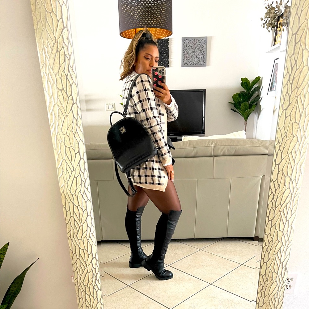 ‼️ SOLD ‼️ Dooney & Burke Small Backpack Purse